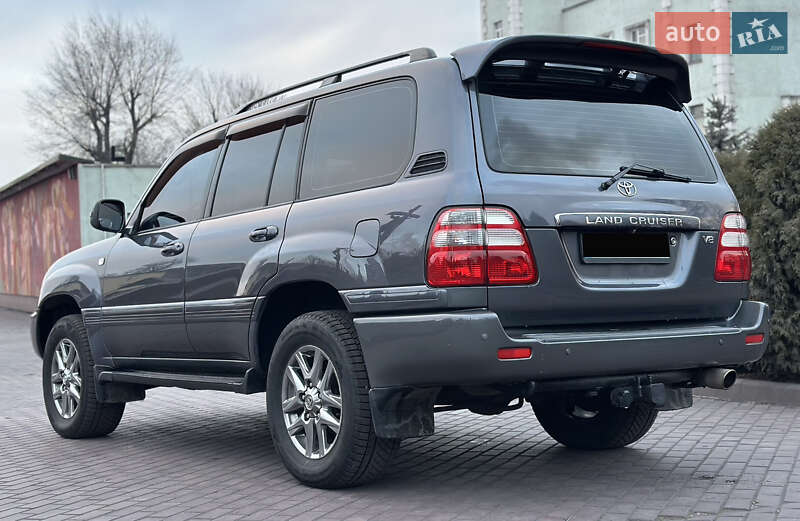 Позашляховик / Кросовер Toyota Land Cruiser 2004 в Дніпрі