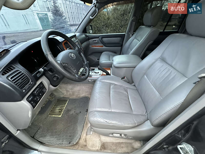 Позашляховик / Кросовер Toyota Land Cruiser 2004 в Дніпрі