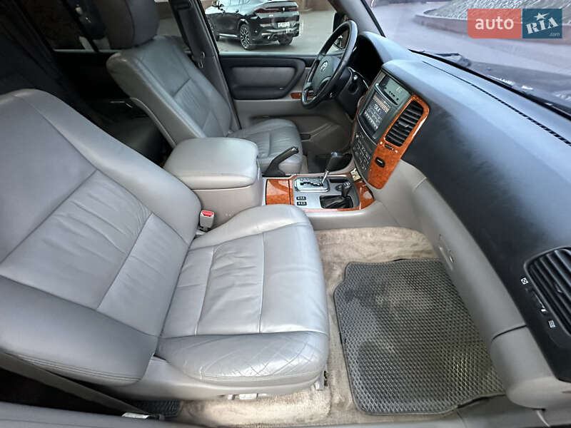 Позашляховик / Кросовер Toyota Land Cruiser 2004 в Дніпрі
