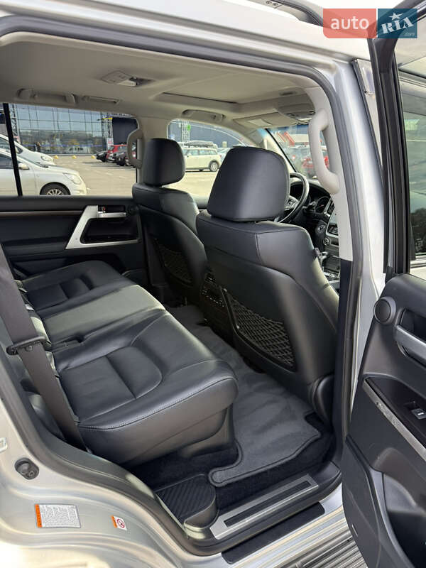 Внедорожник / Кроссовер Toyota Land Cruiser 2017 в Киеве фото 15 Внедорожник / Кроссовер Toyota Land Cruiser 2017 в Киеве