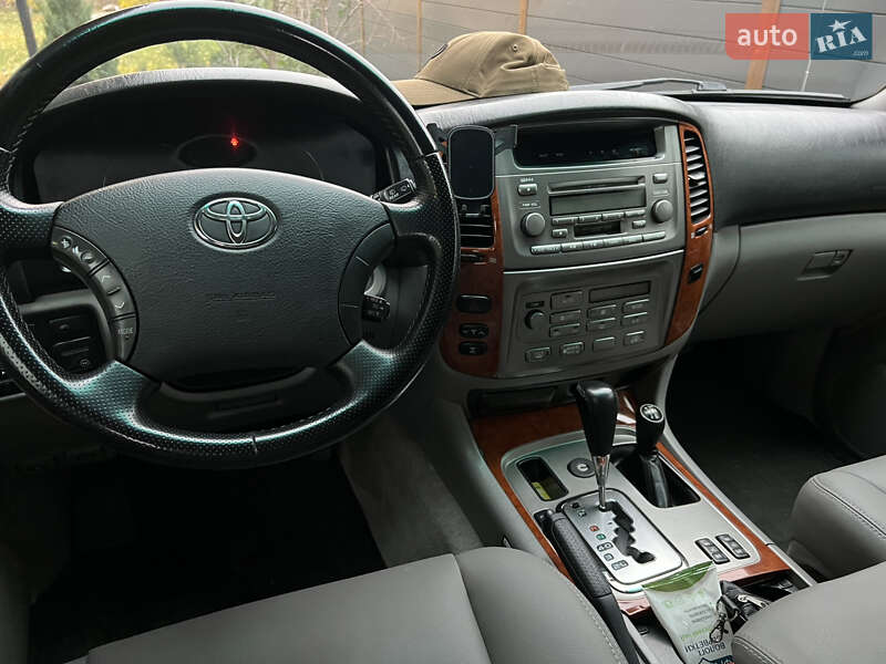Внедорожник / Кроссовер Toyota Land Cruiser 2006 в Днепре