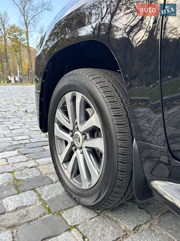 Внедорожник / Кроссовер Toyota Land Cruiser 2018 в Киеве