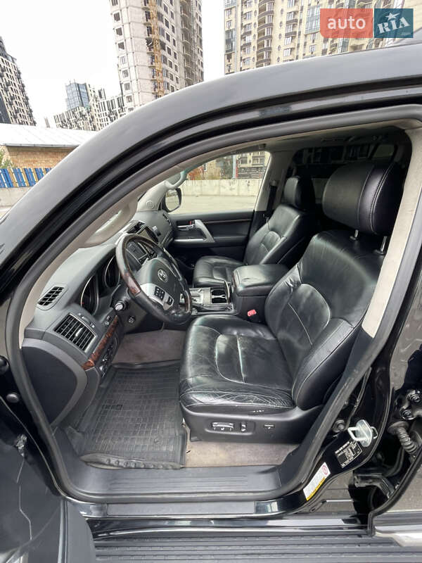 Внедорожник / Кроссовер Toyota Land Cruiser 2012 в Киеве фото 8 Внедорожник / Кроссовер Toyota Land Cruiser 2012 в Киеве