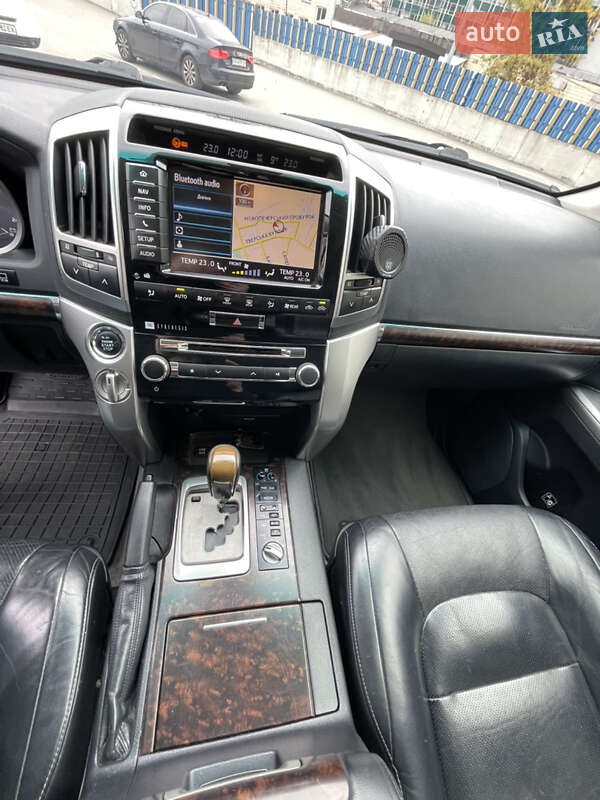 Внедорожник / Кроссовер Toyota Land Cruiser 2012 в Киеве фото 11 Внедорожник / Кроссовер Toyota Land Cruiser 2012 в Киеве