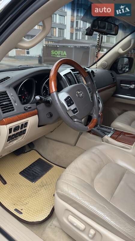 Внедорожник / Кроссовер Toyota Land Cruiser 2012 в Киеве фото 11 Внедорожник / Кроссовер Toyota Land Cruiser 2012 в Киеве