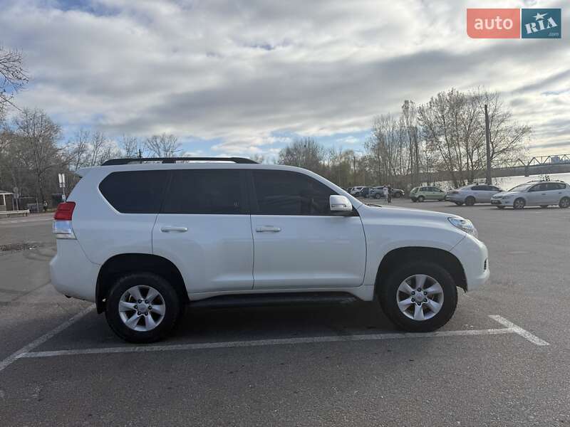 Внедорожник / Кроссовер Toyota Land Cruiser 2010 в Киеве фото 9 Внедорожник / Кроссовер Toyota Land Cruiser 2010 в Киеве