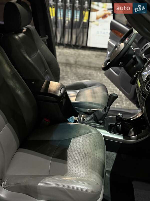 Внедорожник / Кроссовер Toyota Land Cruiser 2006 в Днепре