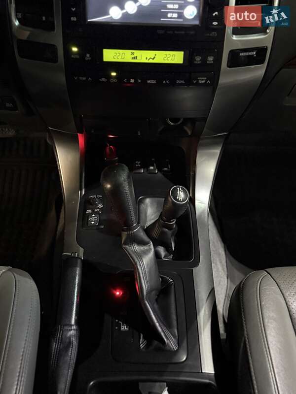 Внедорожник / Кроссовер Toyota Land Cruiser 2006 в Днепре