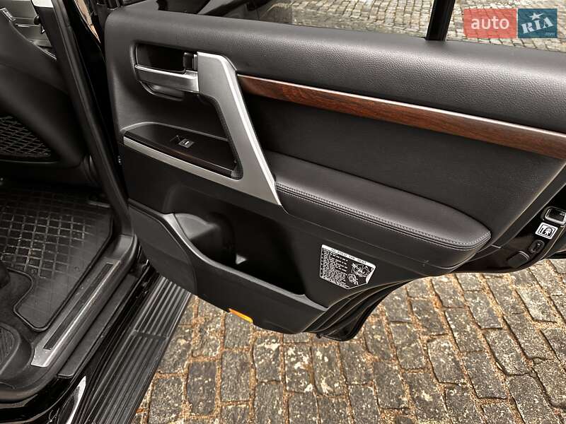 Внедорожник / Кроссовер Toyota Land Cruiser 2019 в Харькове фото 12 Внедорожник / Кроссовер Toyota Land Cruiser 2019 в Харькове