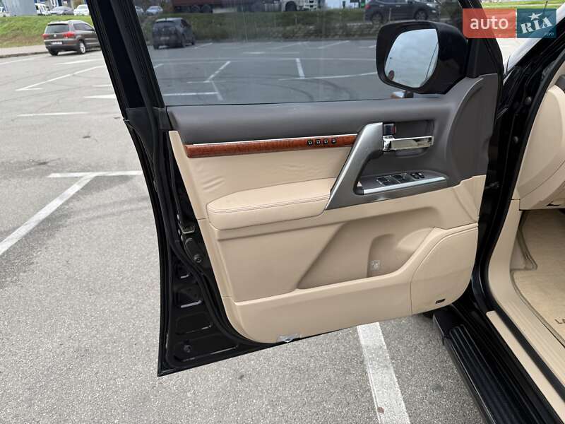 Внедорожник / Кроссовер Toyota Land Cruiser 2013 в Киеве фото 12 Внедорожник / Кроссовер Toyota Land Cruiser 2013 в Киеве