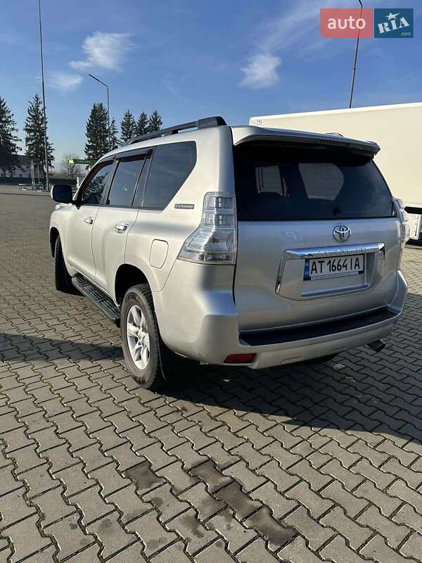 Внедорожник / Кроссовер Toyota Land Cruiser 2012 в Коломые фото 10 Внедорожник / Кроссовер Toyota Land Cruiser 2012 в Коломые