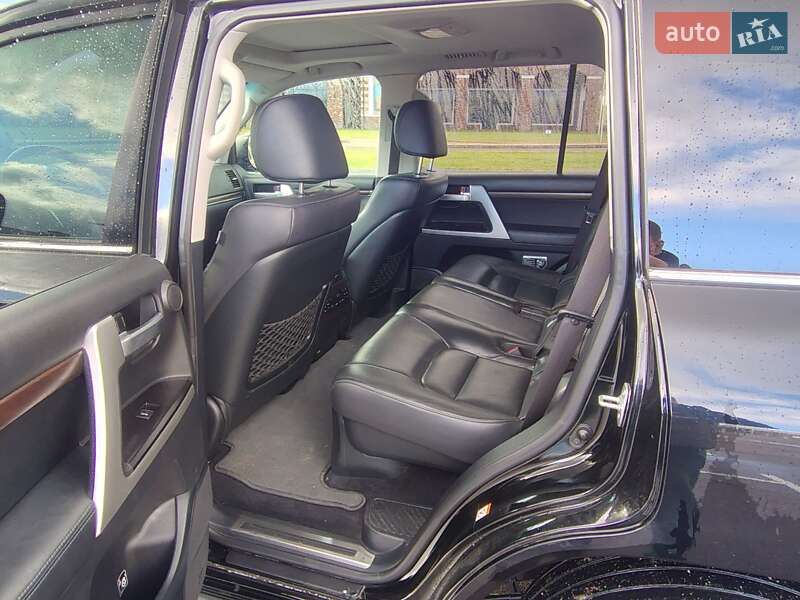 Внедорожник / Кроссовер Toyota Land Cruiser 2018 в Киеве фото 15 Внедорожник / Кроссовер Toyota Land Cruiser 2018 в Киеве