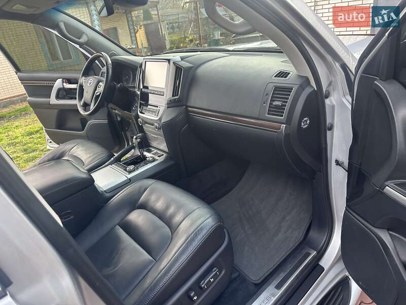 Внедорожник / Кроссовер Toyota Land Cruiser 2017 в Виннице фото 56 Внедорожник / Кроссовер Toyota Land Cruiser 2017 в Виннице