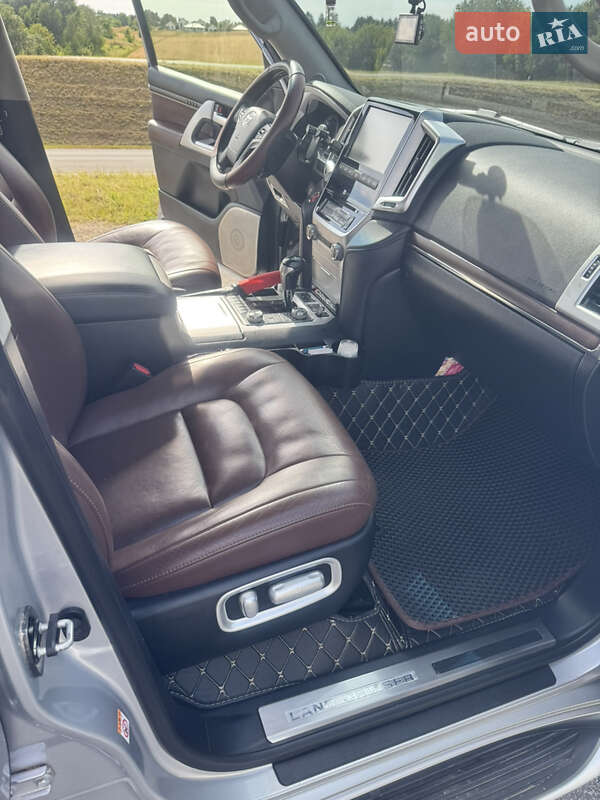 Внедорожник / Кроссовер Toyota Land Cruiser 2016 в Харькове фото 17 Внедорожник / Кроссовер Toyota Land Cruiser 2016 в Харькове