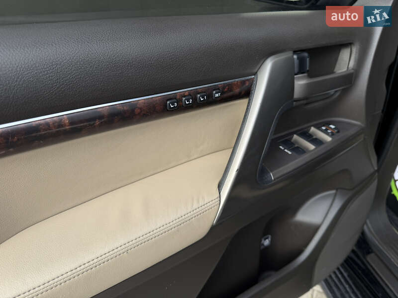 Внедорожник / Кроссовер Toyota Land Cruiser 2010 в Киеве