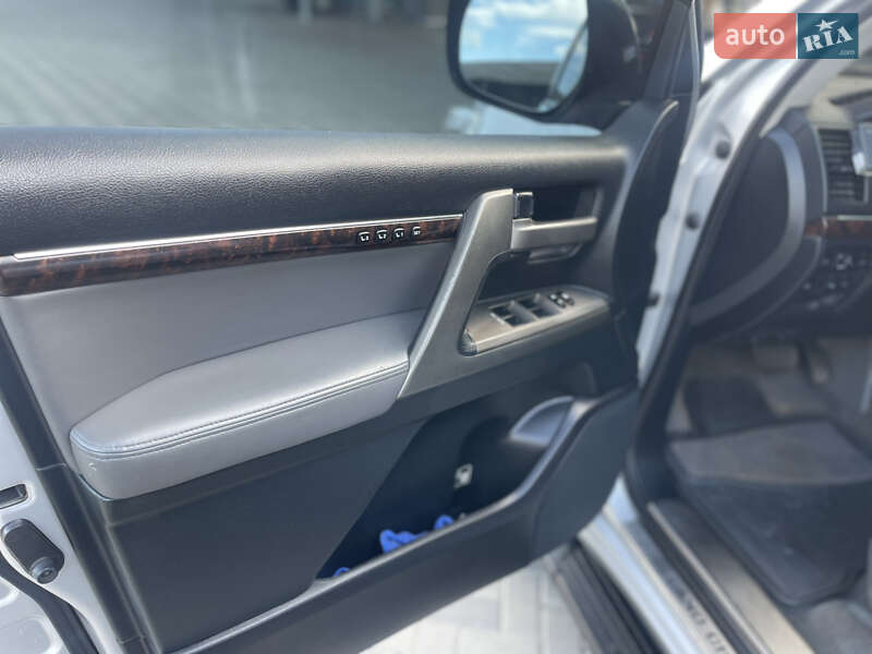 Позашляховик / Кросовер Toyota Land Cruiser 2008 в Полтаві