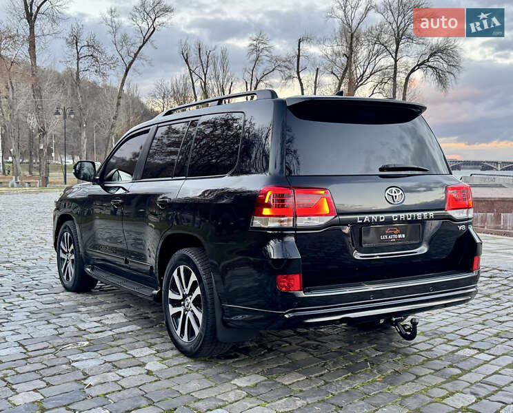 Внедорожник / Кроссовер Toyota Land Cruiser 2018 в Киеве фото 7 Внедорожник / Кроссовер Toyota Land Cruiser 2018 в Киеве