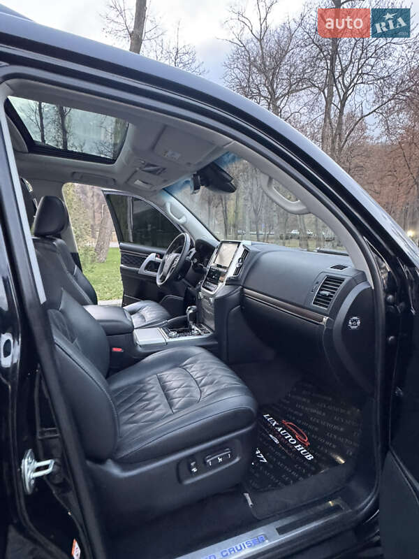 Внедорожник / Кроссовер Toyota Land Cruiser 2018 в Киеве фото 23 Внедорожник / Кроссовер Toyota Land Cruiser 2018 в Киеве