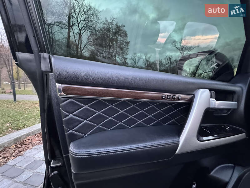 Внедорожник / Кроссовер Toyota Land Cruiser 2018 в Киеве фото 32 Внедорожник / Кроссовер Toyota Land Cruiser 2018 в Киеве