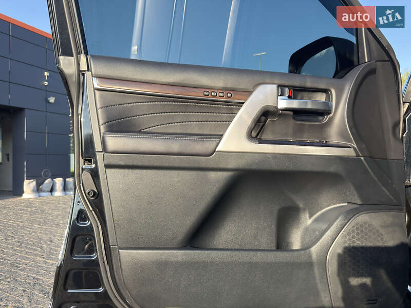 Внедорожник / Кроссовер Toyota Land Cruiser 2020 в Коростышеве