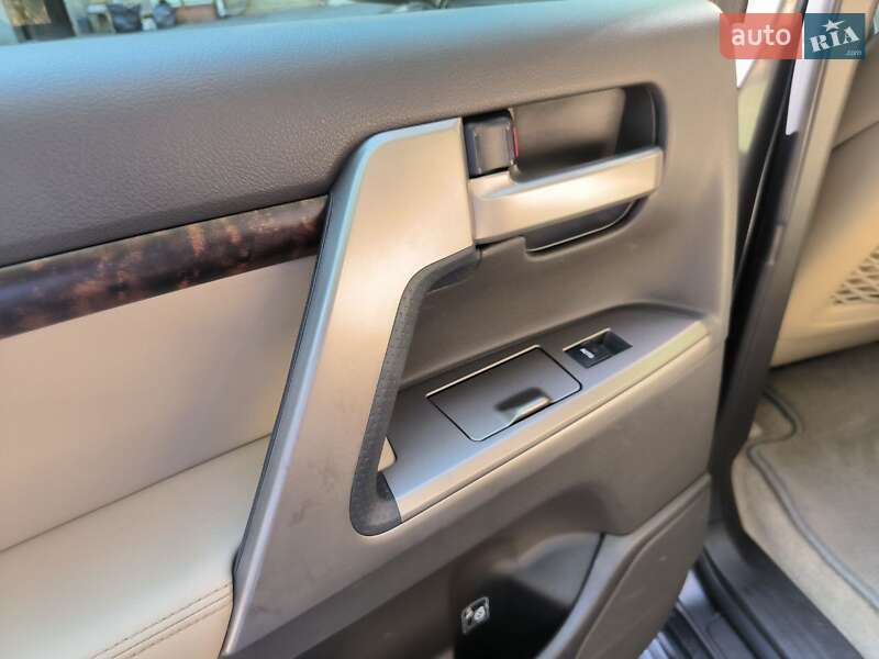 Внедорожник / Кроссовер Toyota Land Cruiser 2008 в Киеве