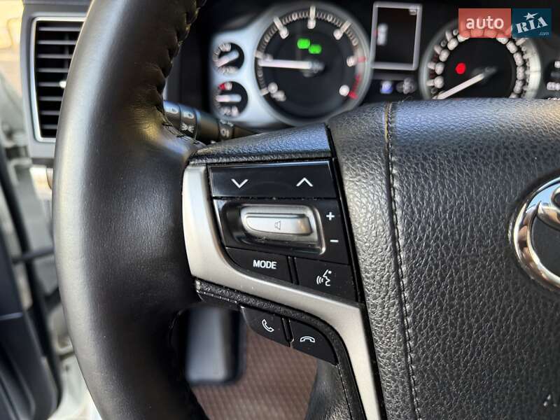 Позашляховик / Кросовер Toyota Land Cruiser 2017 в Дніпрі