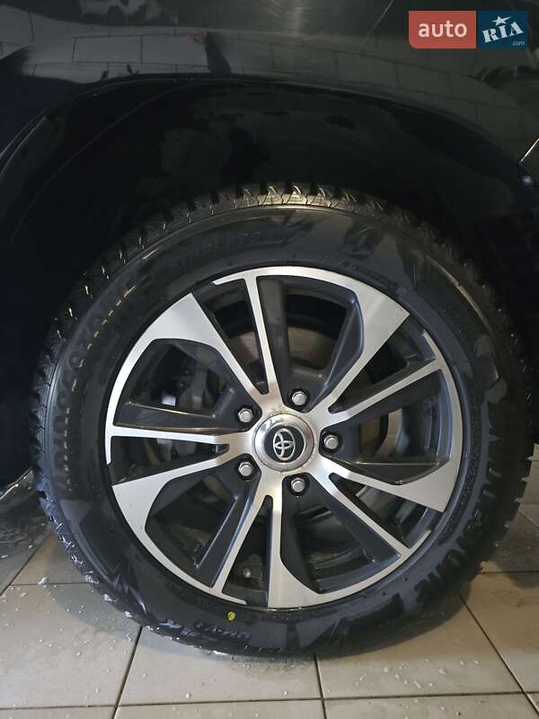 Внедорожник / Кроссовер Toyota Land Cruiser 2018 в Олевске фото 11 Внедорожник / Кроссовер Toyota Land Cruiser 2018 в Олевске