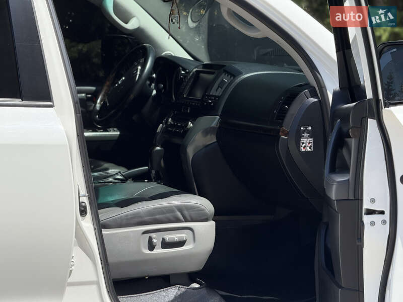 Внедорожник / Кроссовер Toyota Land Cruiser 2011 в Тернополе