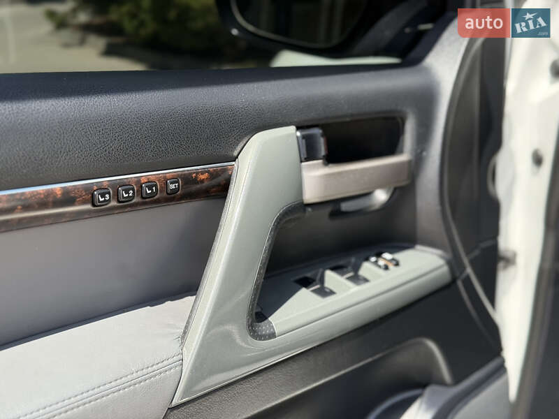 Внедорожник / Кроссовер Toyota Land Cruiser 2011 в Тернополе