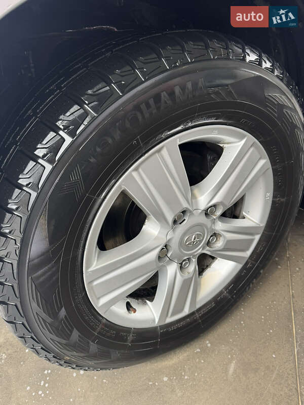Внедорожник / Кроссовер Toyota Land Cruiser 2012 в Чорткове