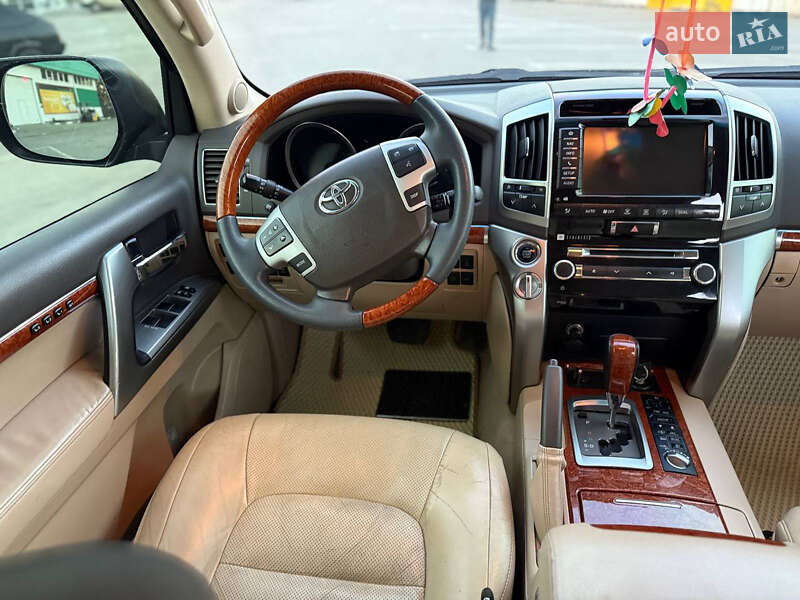Позашляховик / Кросовер Toyota Land Cruiser 2013 в Дніпрі