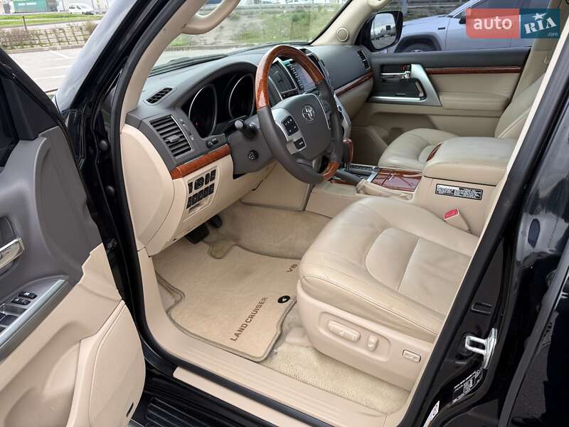 Внедорожник / Кроссовер Toyota Land Cruiser 2013 в Киеве фото 31 Внедорожник / Кроссовер Toyota Land Cruiser 2013 в Киеве