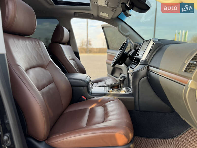 Внедорожник / Кроссовер Toyota Land Cruiser 2017 в Николаеве