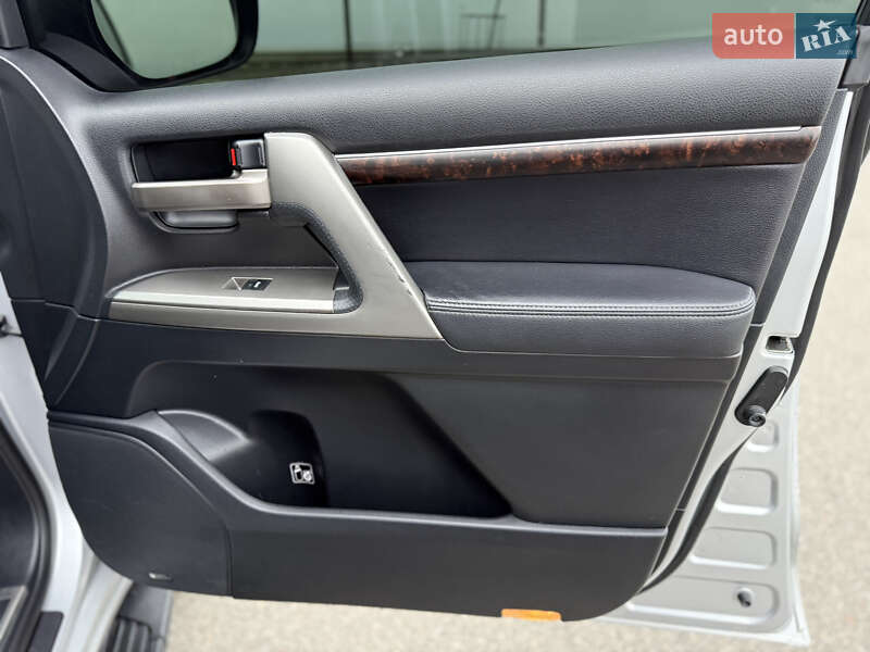 Внедорожник / Кроссовер Toyota Land Cruiser 2011 в Борисполе