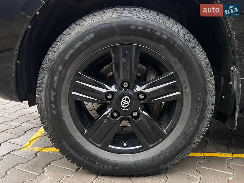 Позашляховик / Кросовер Toyota Land Cruiser 2014 в Чернівцях