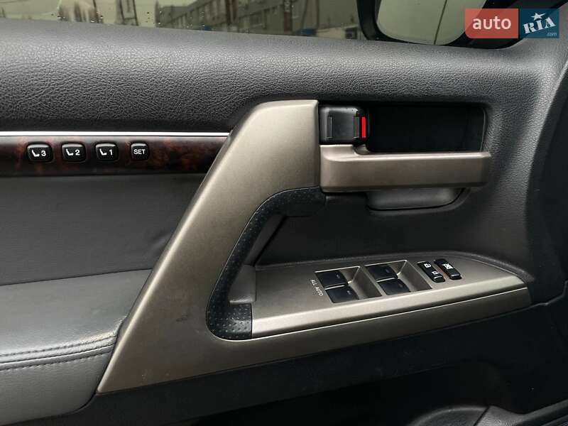 Внедорожник / Кроссовер Toyota Land Cruiser 2008 в Киеве