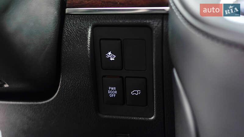 Внедорожник / Кроссовер Toyota Land Cruiser 2016 в Львове фото 34 Внедорожник / Кроссовер Toyota Land Cruiser 2016 в Львове