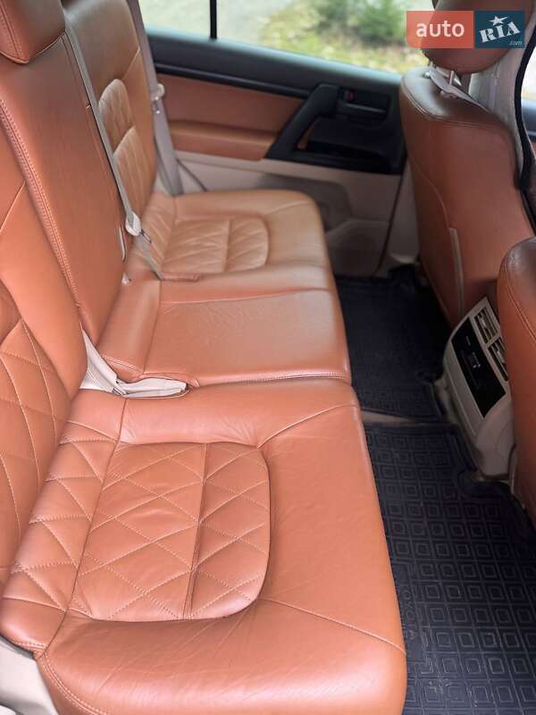 Позашляховик / Кросовер Toyota Land Cruiser 2013 в Яремчі фото 8 Позашляховик / Кросовер Toyota Land Cruiser 2013 в Яремчі