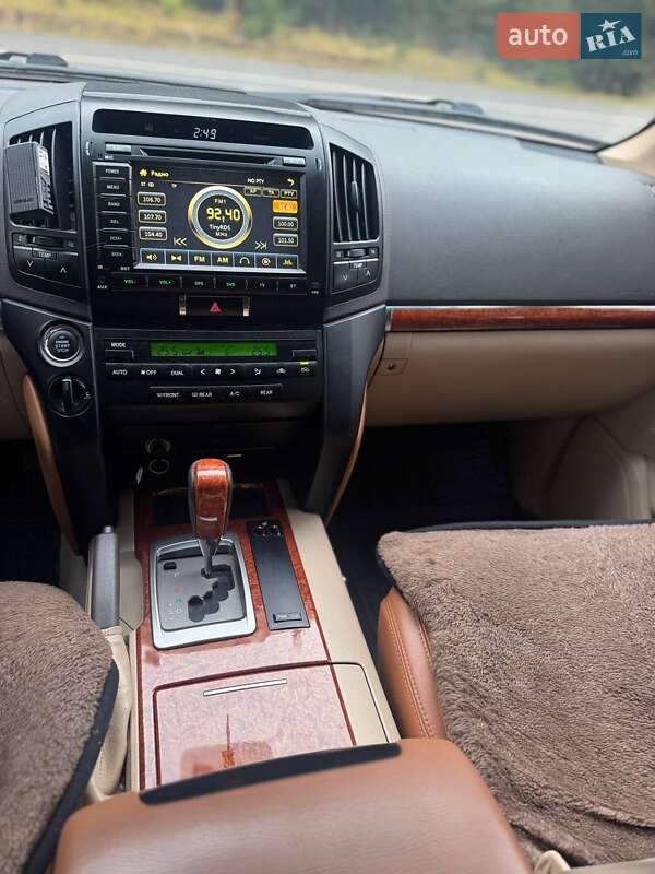 Позашляховик / Кросовер Toyota Land Cruiser 2013 в Яремчі фото 10 Позашляховик / Кросовер Toyota Land Cruiser 2013 в Яремчі