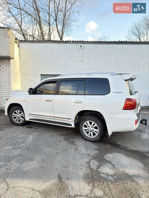 Toyota Land Cruiser 2011
