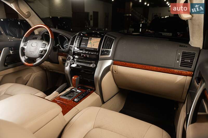 Позашляховик / Кросовер Toyota Land Cruiser 2012 в Одесі фото 36 Позашляховик / Кросовер Toyota Land Cruiser 2012 в Одесі