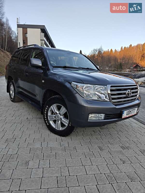 Внедорожник / Кроссовер Toyota Land Cruiser 2011 в Нижнем Студеном