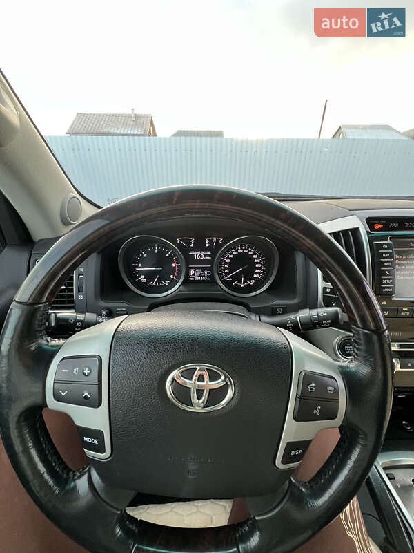 Внедорожник / Кроссовер Toyota Land Cruiser 2012 в Черновцах