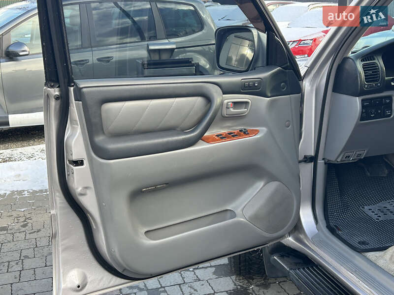 Внедорожник / Кроссовер Toyota Land Cruiser 2003 в Мукачево