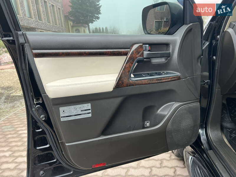 Внедорожник / Кроссовер Toyota Land Cruiser 2007 в Черновцах