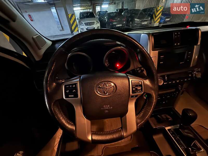 Внедорожник / Кроссовер Toyota Land Cruiser 2011 в Киеве