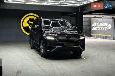 Позашляховик / Кросовер Toyota Land Cruiser 2017 в Чернівцях