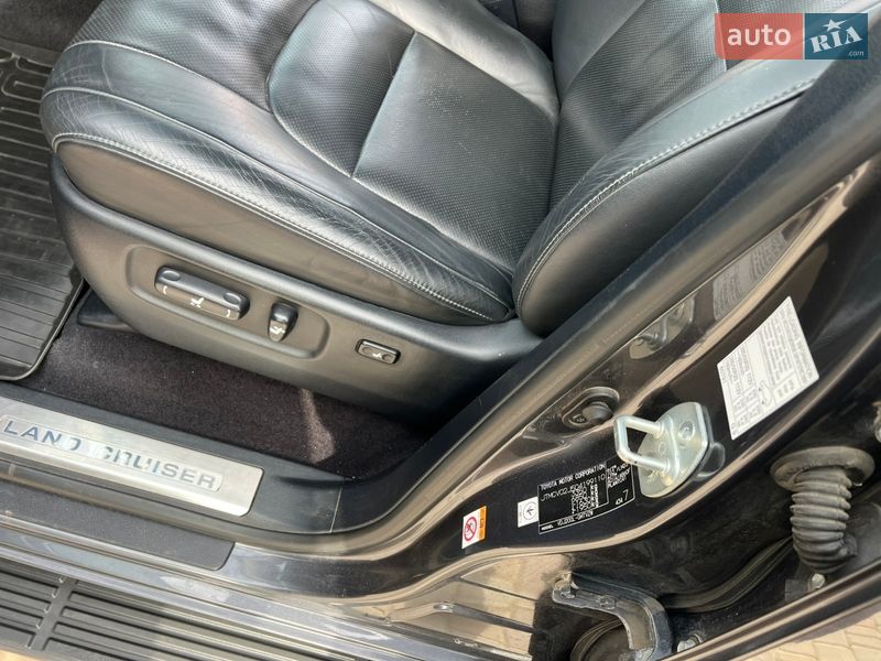 Внедорожник / Кроссовер Toyota Land Cruiser 2016 в Львове фото 14 Внедорожник / Кроссовер Toyota Land Cruiser 2016 в Львове