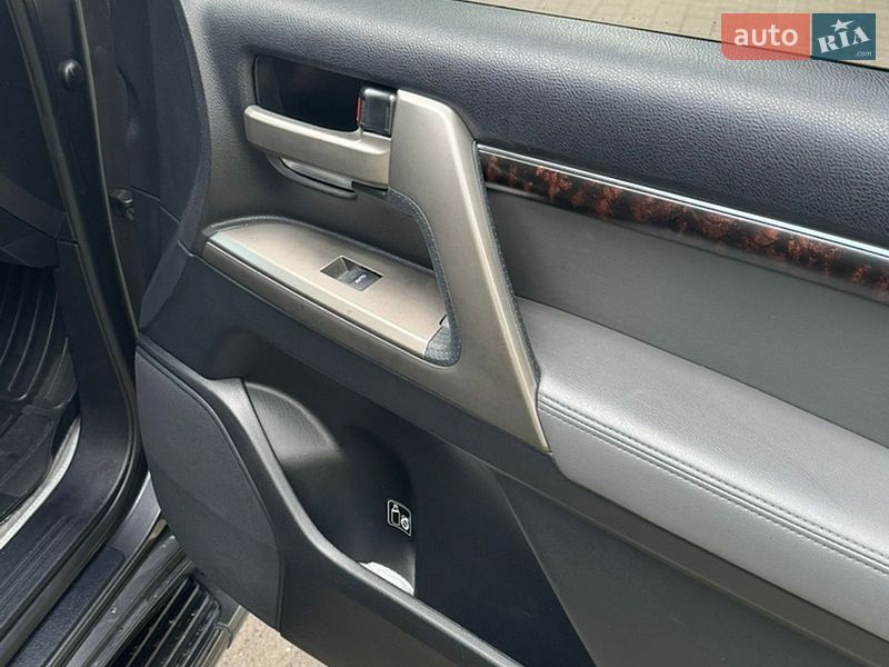 Внедорожник / Кроссовер Toyota Land Cruiser 2011 в Львове
