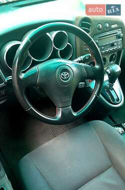 Хэтчбек Toyota Matrix 2004 в 